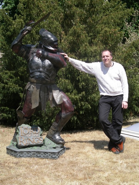 Tim Scholz started out as a Lord of the Rings movie statues collector and grew out in an allround Tolkien collector