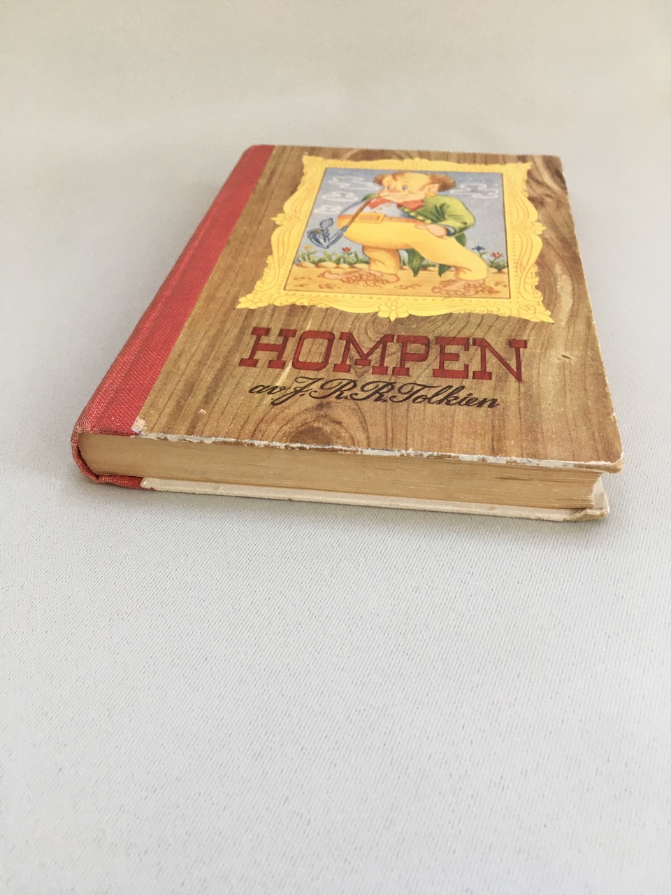 Hompen, 1947, first Swedish edition - first translation of The Hobbit into any language 10
