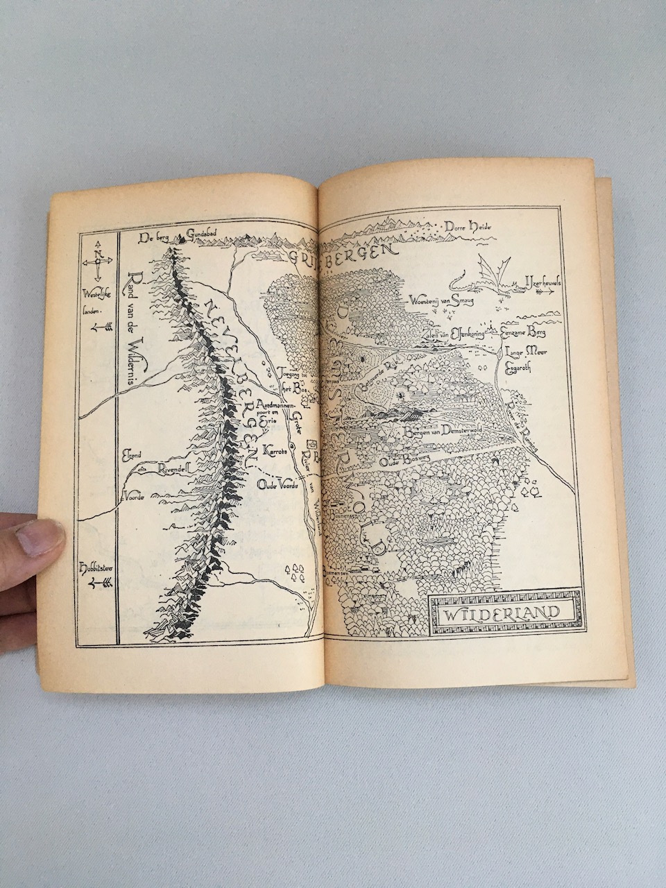 
J.R.R. Tolkien, De Hobbit, Dutch, paperback, 1960, 1st printing 11