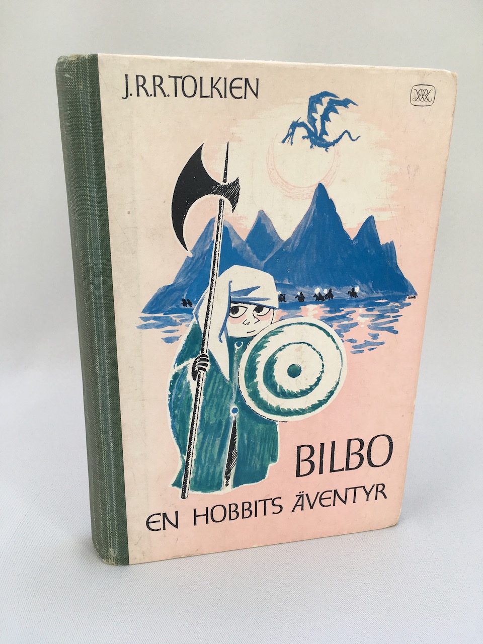 Bilbo. En Hobbits Aventyr, Translated by Britt G. Hallqvist and illustrated by Tove Jansson, 