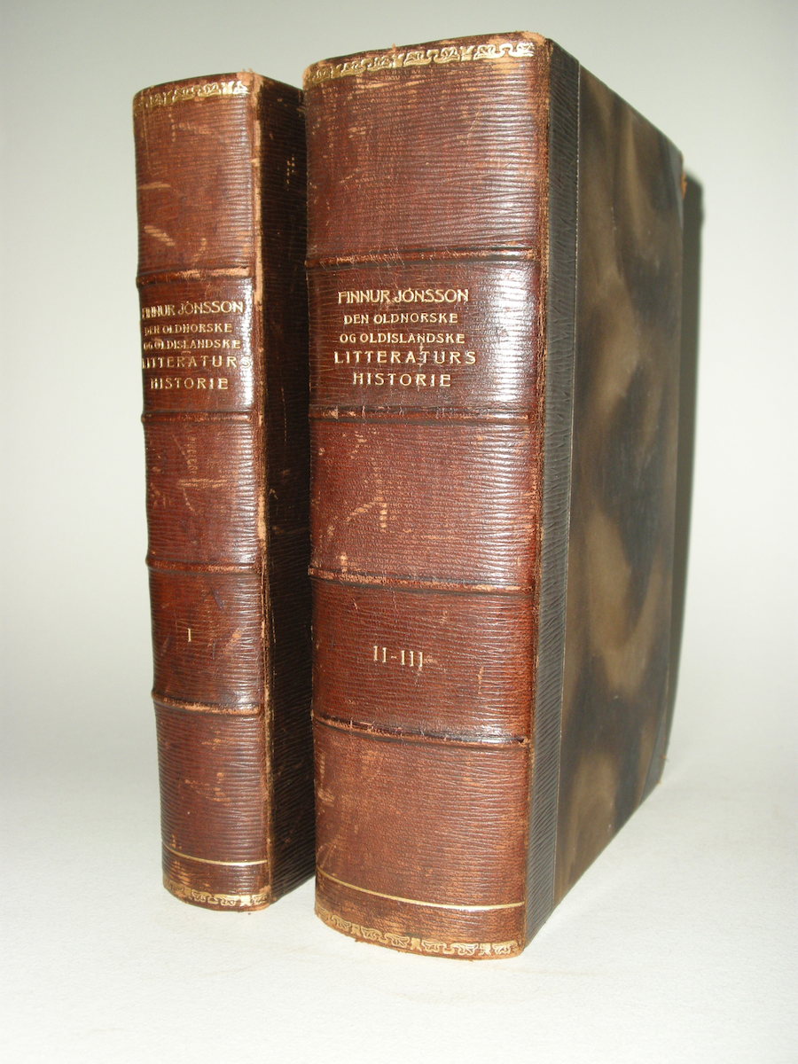 Den Oldnorske og Oldislandske Litteraturs Historie, by Finnur Jónsson, signed by J.R.R. Tolkien